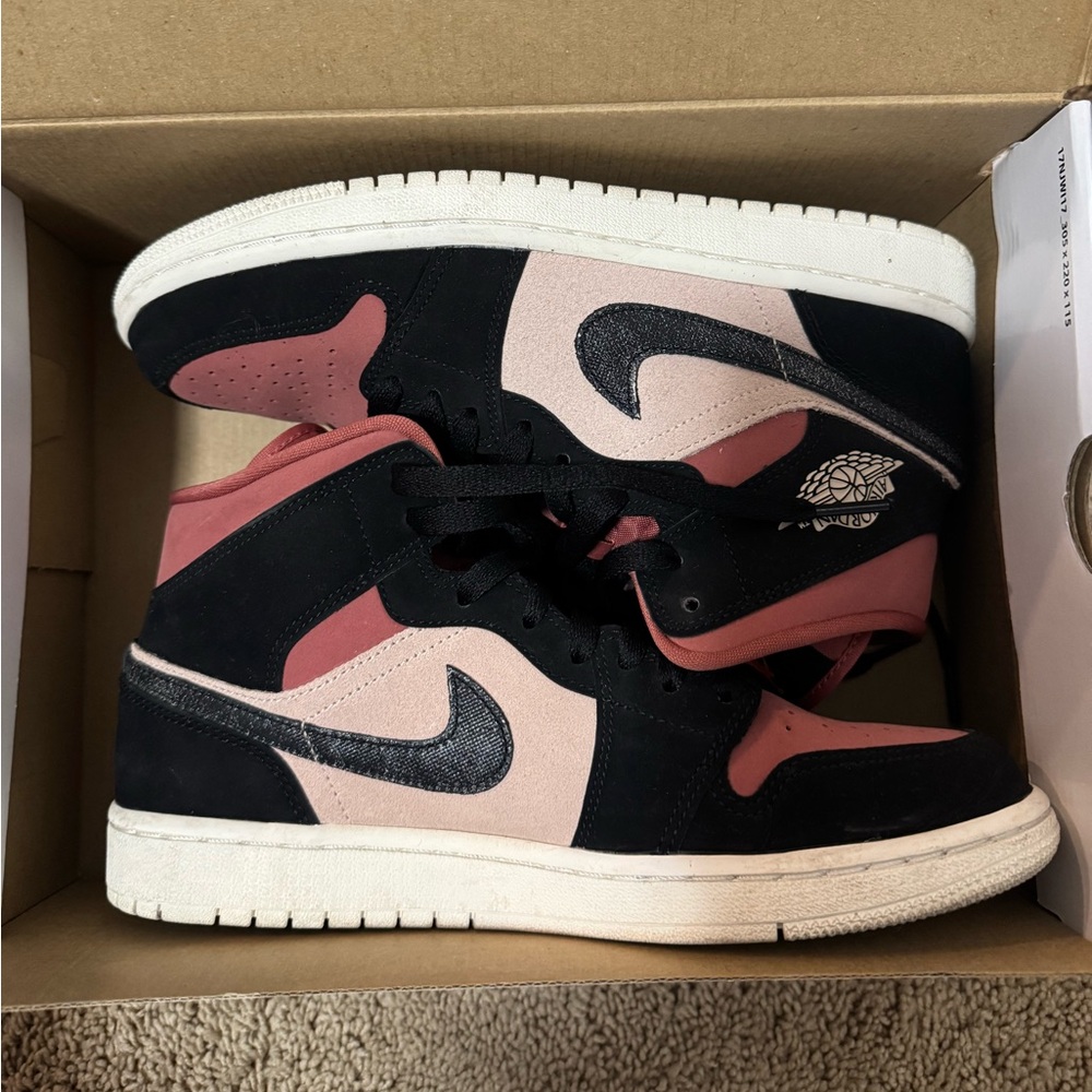 AJ women’s Air Jordan 1 Mid Canyon Rust - worn only a few times es